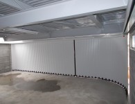 両袖壁に沿う納まり